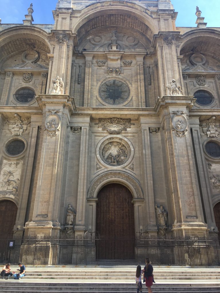 Family looking at the Catedral de Granada